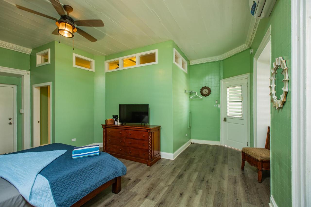 Victoria House Hotell Frederiksted Exteriör bild