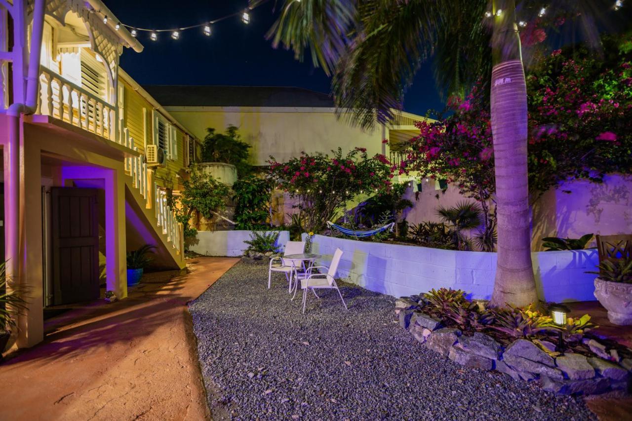 Victoria House Hotell Frederiksted Exteriör bild