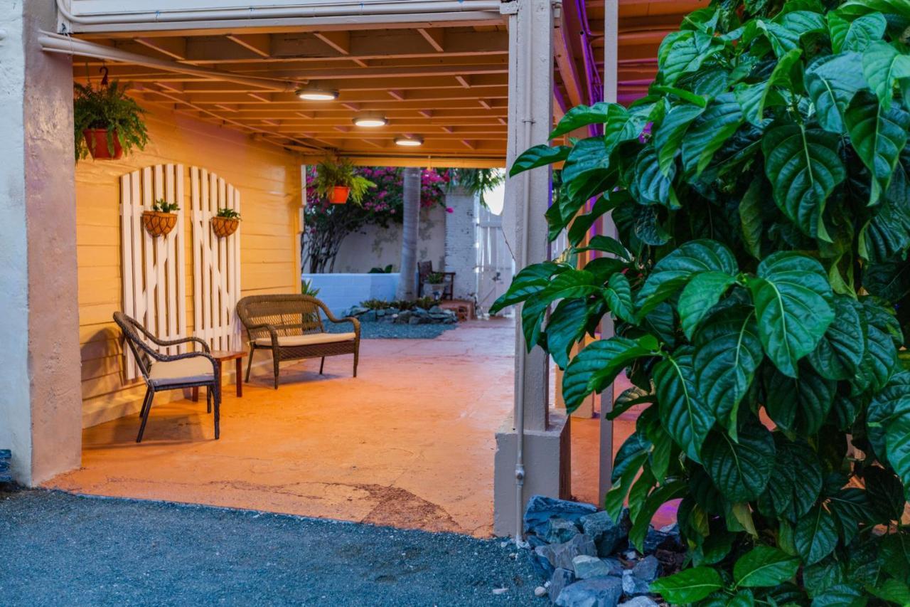 Victoria House Hotell Frederiksted Exteriör bild