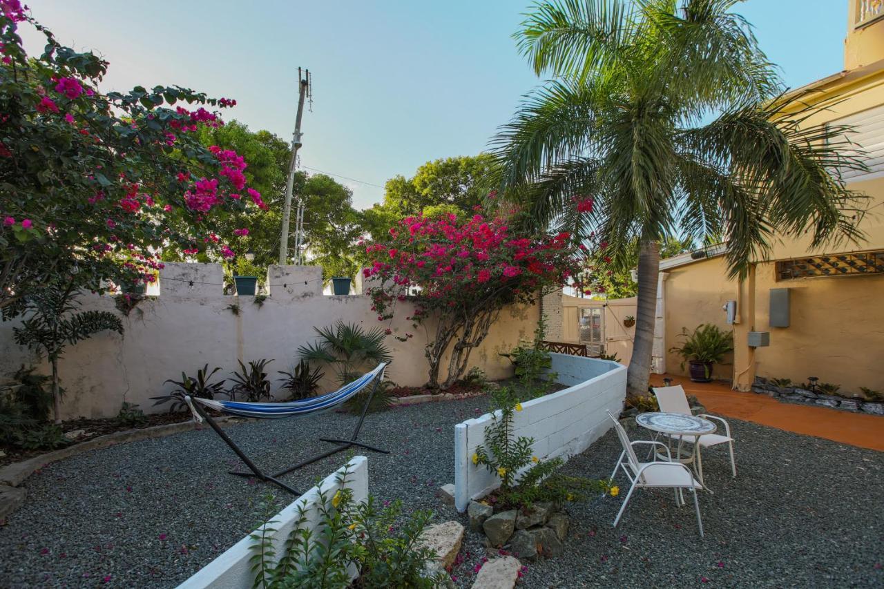 Victoria House Hotell Frederiksted Exteriör bild
